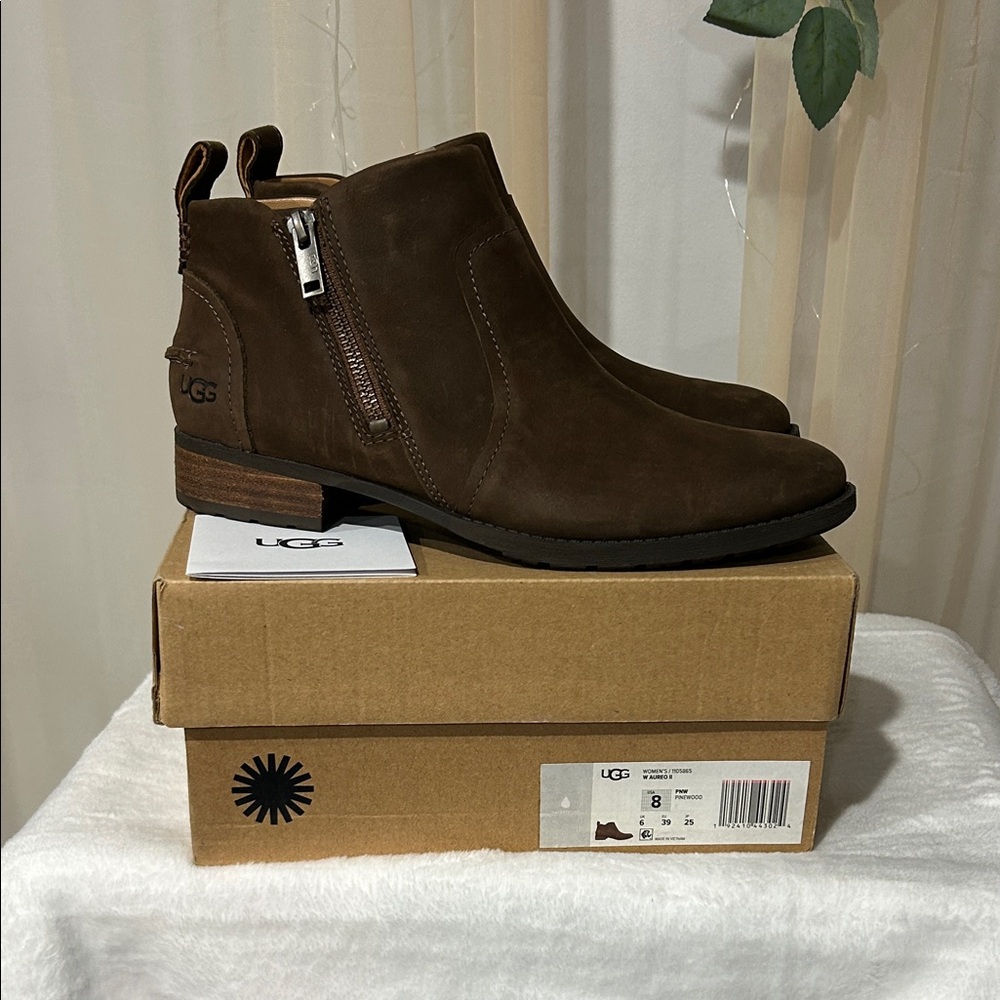 UGG Pinewood Ankle Boots | Brand New | Women’s Size 8 | With Box
